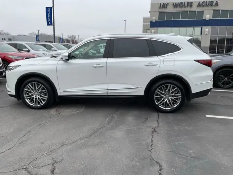 More photos of 2022 Acura MDX w/Advance Package at Jay Wolfe Acura, MO