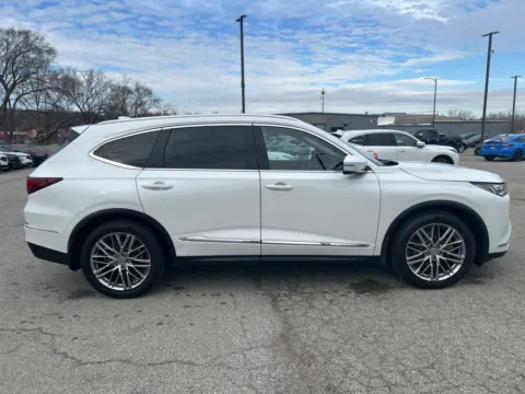 More photos of 2023 Acura MDX w/Advance Package at Jay Wolfe Acura, MO