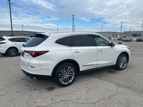 More photos of 2023 Acura MDX w/Advance Package at Jay Wolfe Acura, MO