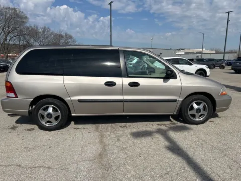 More photos of 2002 Ford Windstar Wagon LX at Jay Wolfe Acura, MO