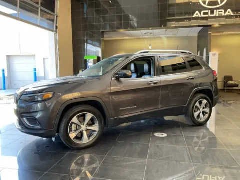 More photos of 2019 Jeep Cherokee Limited at Jay Wolfe Acura, MO