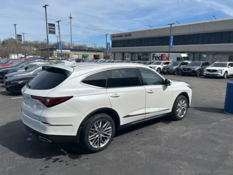 More photos of 2023 Acura MDX w/Advance Package at Jay Wolfe Acura, MO