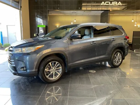 More photos of 2019 Toyota Highlander XLE at Jay Wolfe Acura, MO
