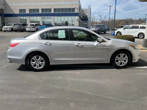 More photos of 2010 Honda Accord Sdn LX-P at Jay Wolfe Acura, MO