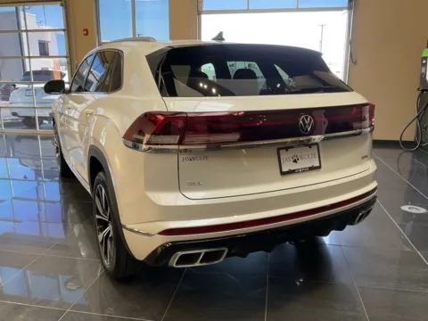 More photos of 2025 Volkswagen Atlas Cross Sport 2.0T SEL Premium R-Line at Jay Wolfe Acura, MO