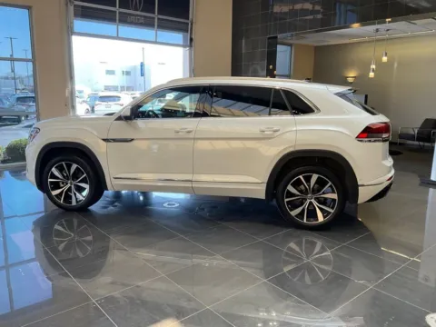 More photos of 2025 Volkswagen Atlas Cross Sport 2.0T SEL Premium R-Line at Jay Wolfe Acura, MO