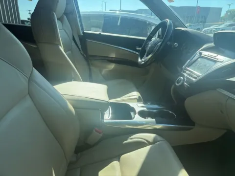 More photos of 2018 Acura MDX 3.5L at Jay Wolfe Acura, MO