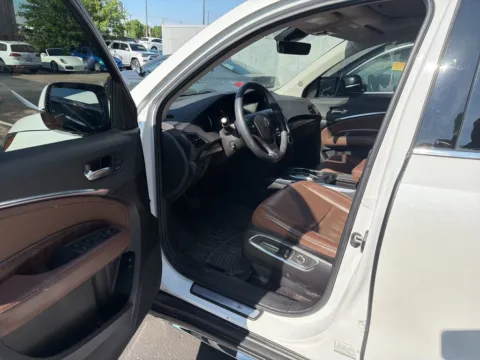 More photos of 2020 Acura MDX w/Technology Pkg at Jay Wolfe Acura, MO