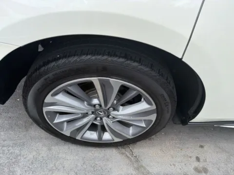 More photos of 2017 Acura MDX w/Technology Pkg at Jay Wolfe Acura, MO