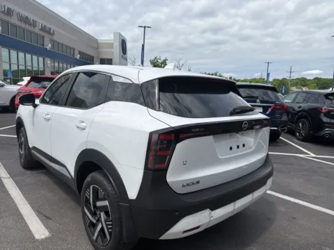 More photos of 2025 Nissan Kicks SV at Jay Wolfe Acura, MO
