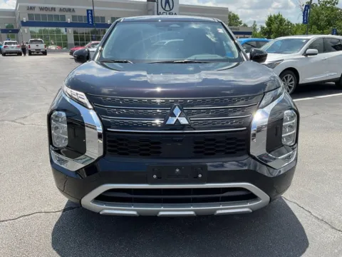 Photos of 2023 Mitsubishi Outlander SE for sale in Kansas City, MO at Jay Wolfe Acura