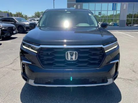 Photos of 2023 Honda Pilot EX-L 8 Passenger for sale in Kansas City, MO at Jay Wolfe Acura