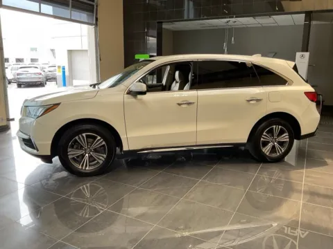 More photos of 2017 Acura MDX 3.5L at Jay Wolfe Acura, MO