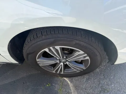 More photos of 2017 Acura MDX 3.5L at Jay Wolfe Acura, MO