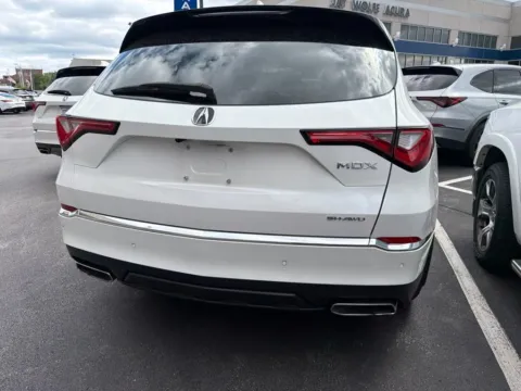 More photos of 2024 Acura MDX w/Advance Package at Jay Wolfe Acura, MO