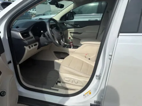 More photos of 2023 GMC Acadia Denali at Jay Wolfe Acura, MO