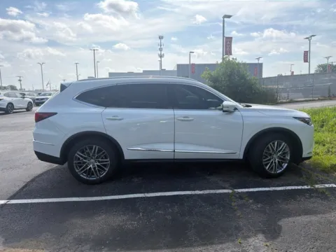 More photos of 2023 Acura MDX w/Advance Package at Jay Wolfe Acura, MO