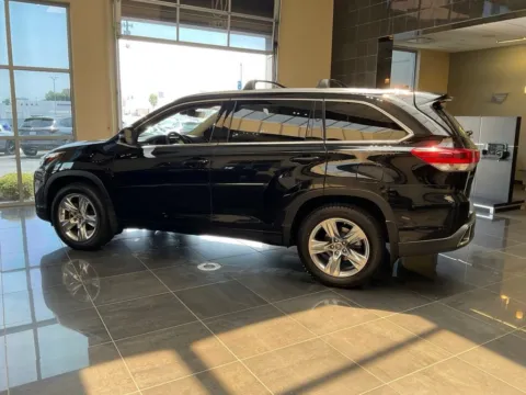 More photos of 2018 Toyota Highlander Limited at Jay Wolfe Acura, MO