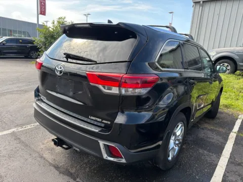 More photos of 2018 Toyota Highlander Limited at Jay Wolfe Acura, MO