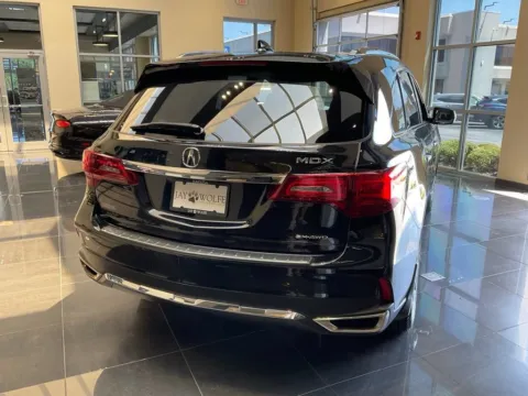More photos of 2018 Acura MDX w/Technology Pkg at Jay Wolfe Acura, MO