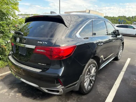 More photos of 2018 Acura MDX w/Technology Pkg at Jay Wolfe Acura, MO