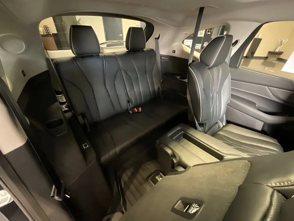 Acura MDX photo 24