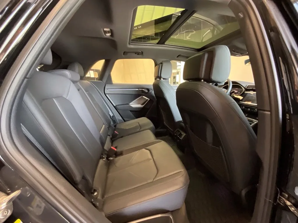 Audi Q3 photo 19