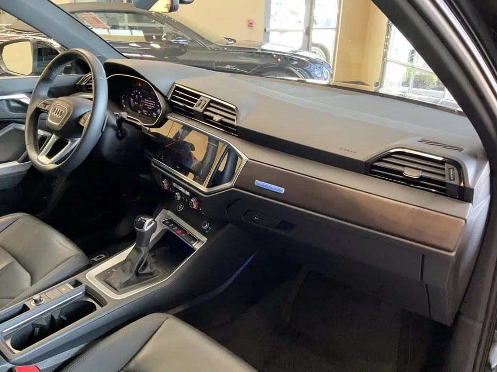 Audi Q3 photo 17