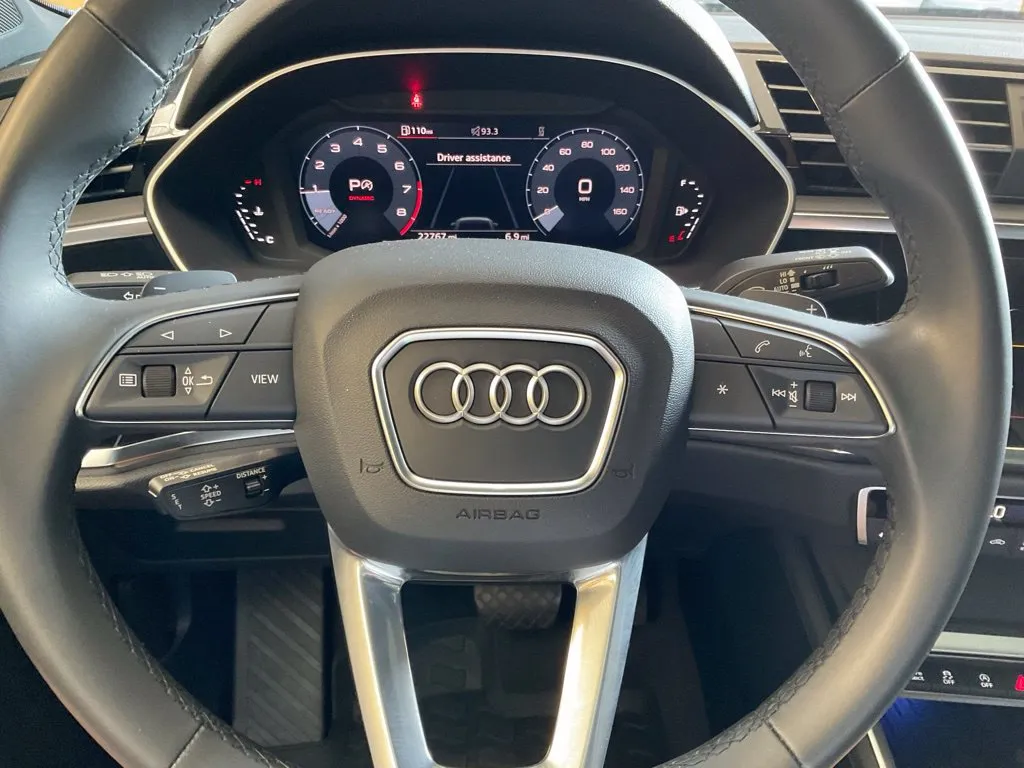 Audi Q3 photo 11