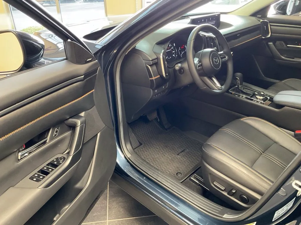Mazda CX-50 photo 10