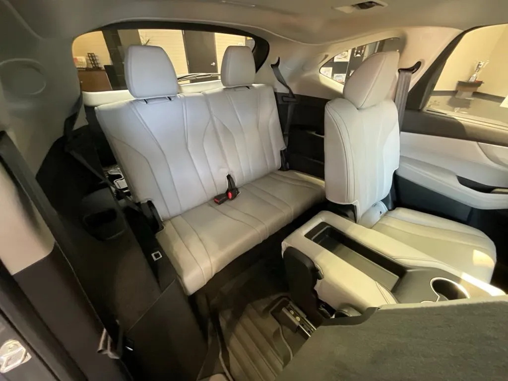 Acura MDX photo 24