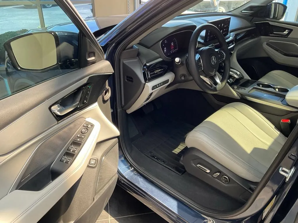 Acura MDX photo 10