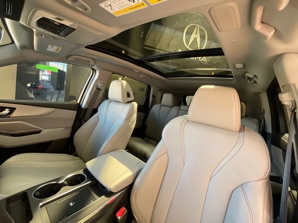 Acura MDX photo 11