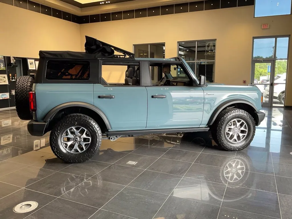 Ford Bronco photo 7
