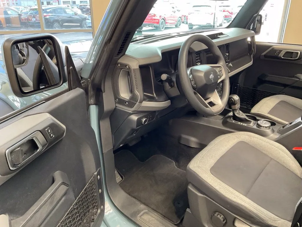 Ford Bronco photo 10