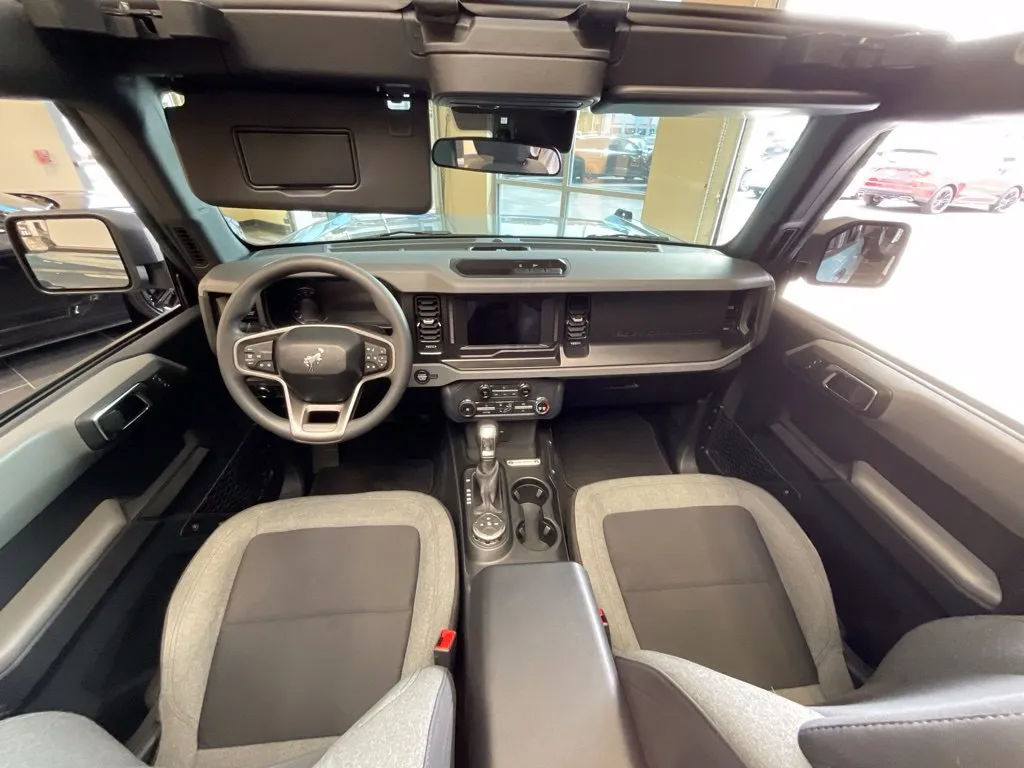 Ford Bronco photo 9
