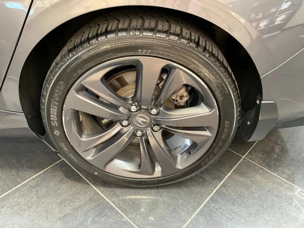 Acura TLX photo 8