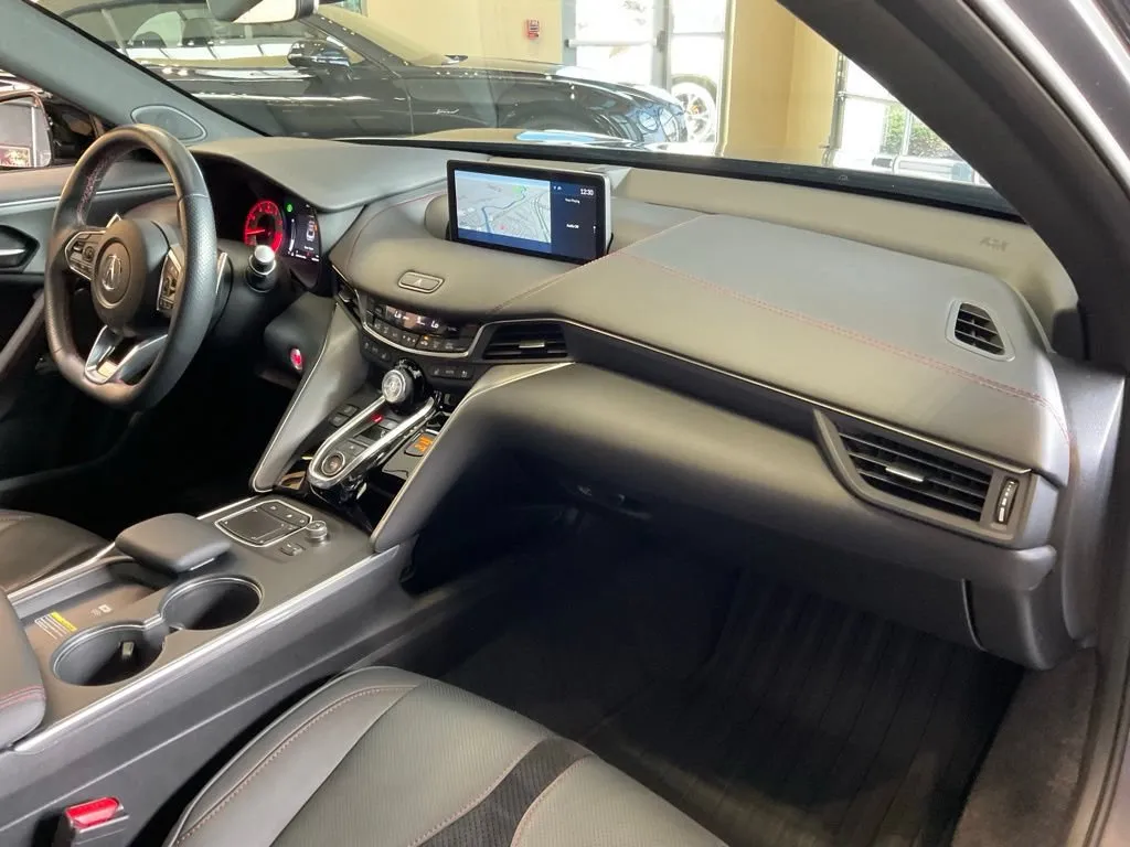 Acura TLX photo 21