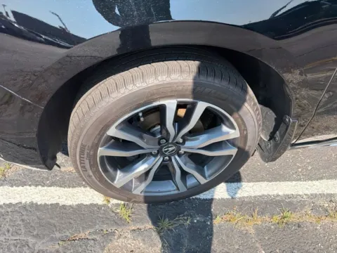 More photos of 2019 Acura MDX w/Advance Pkg at Jay Wolfe Acura, MO