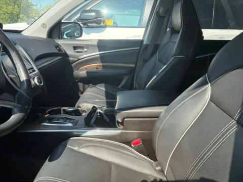 More photos of 2019 Acura MDX w/Advance Pkg at Jay Wolfe Acura, MO