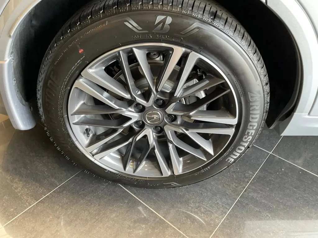 Acura MDX photo 8