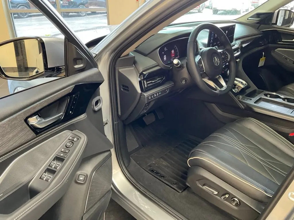 Acura MDX photo 10