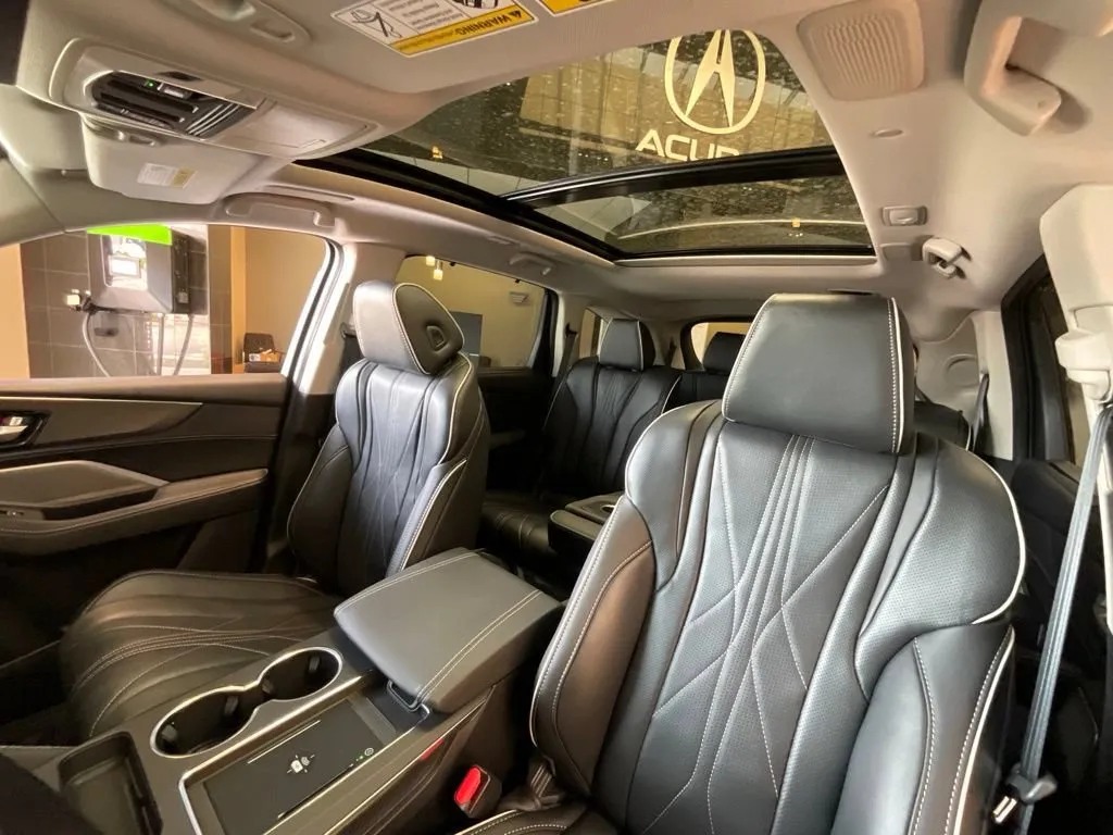 Acura MDX photo 11