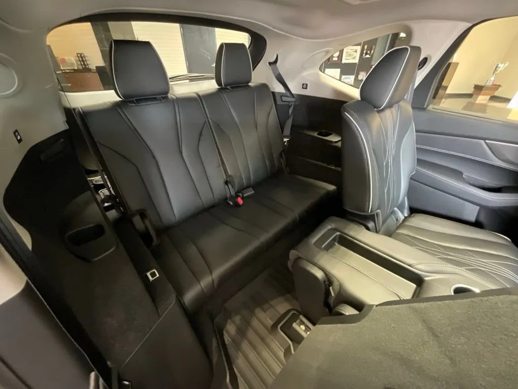 Acura MDX photo 24