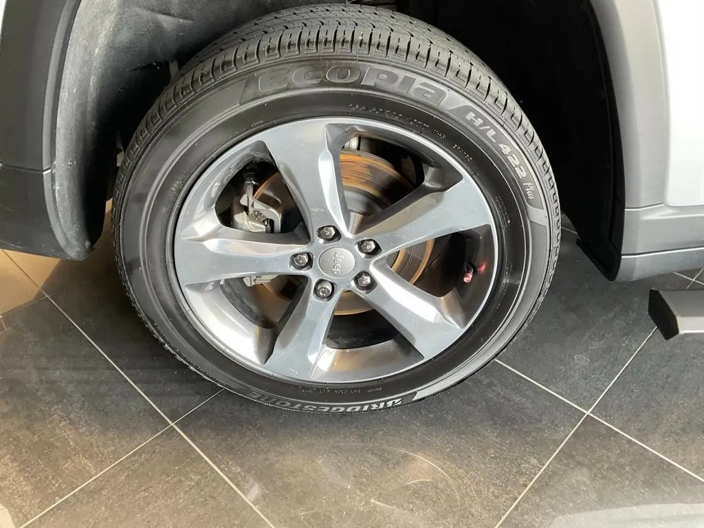 Jeep Grand Cherokee L photo 8