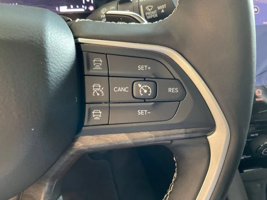 Jeep Grand Cherokee L photo 14