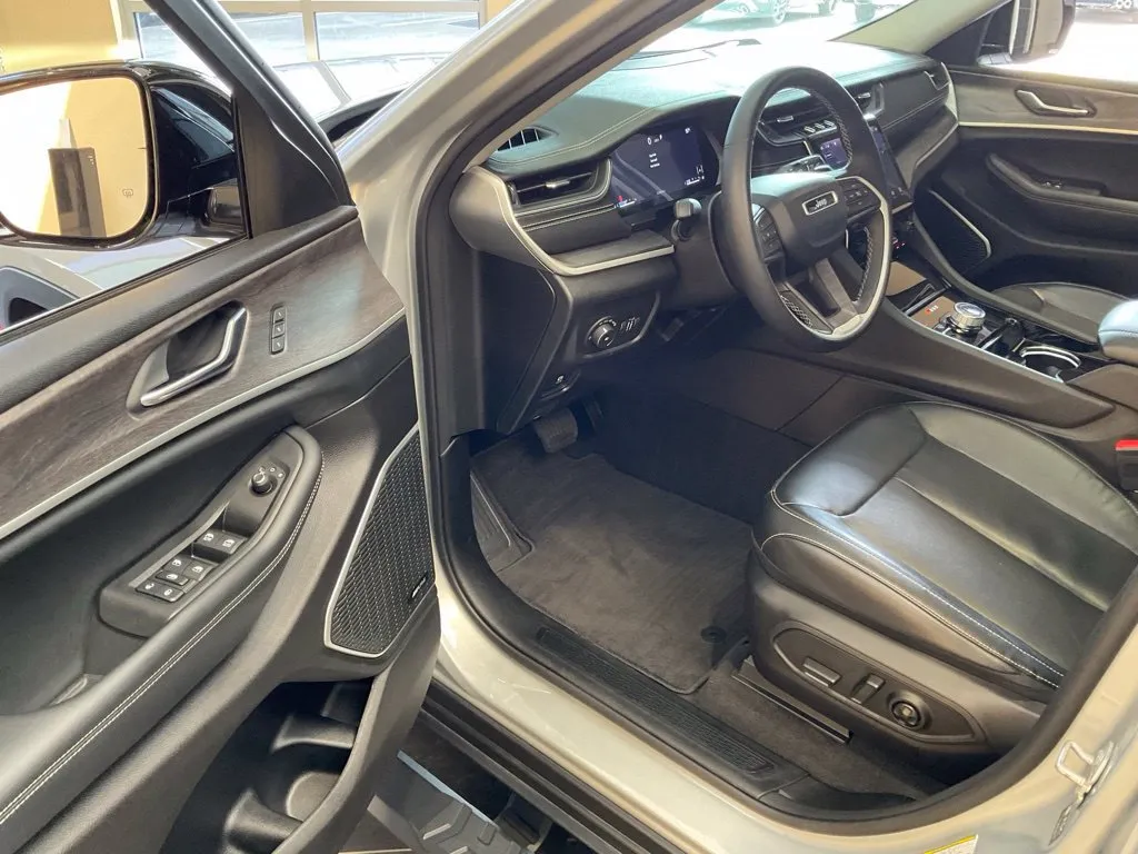 Jeep Grand Cherokee L photo 10