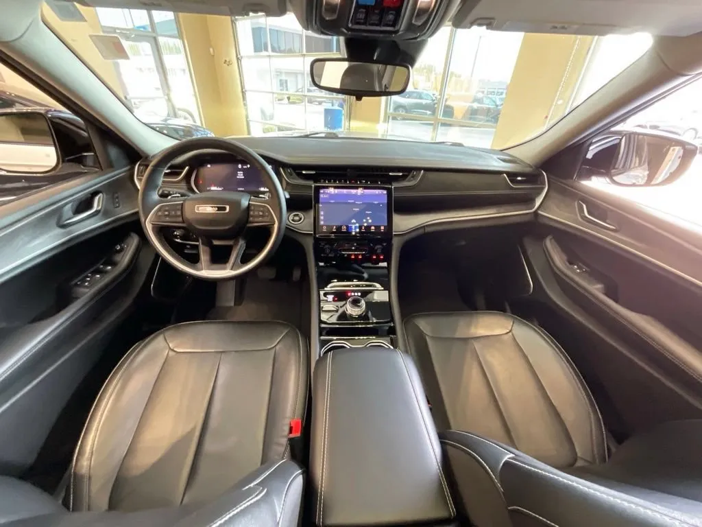 Jeep Grand Cherokee L photo 9