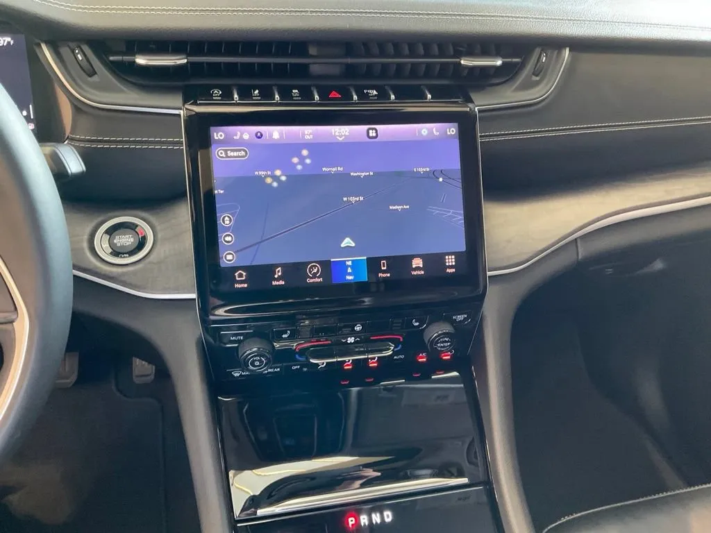 Jeep Grand Cherokee L photo 16