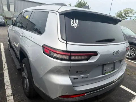 More photos of 2021 Jeep Grand Cherokee L Limited at Jay Wolfe Acura, MO